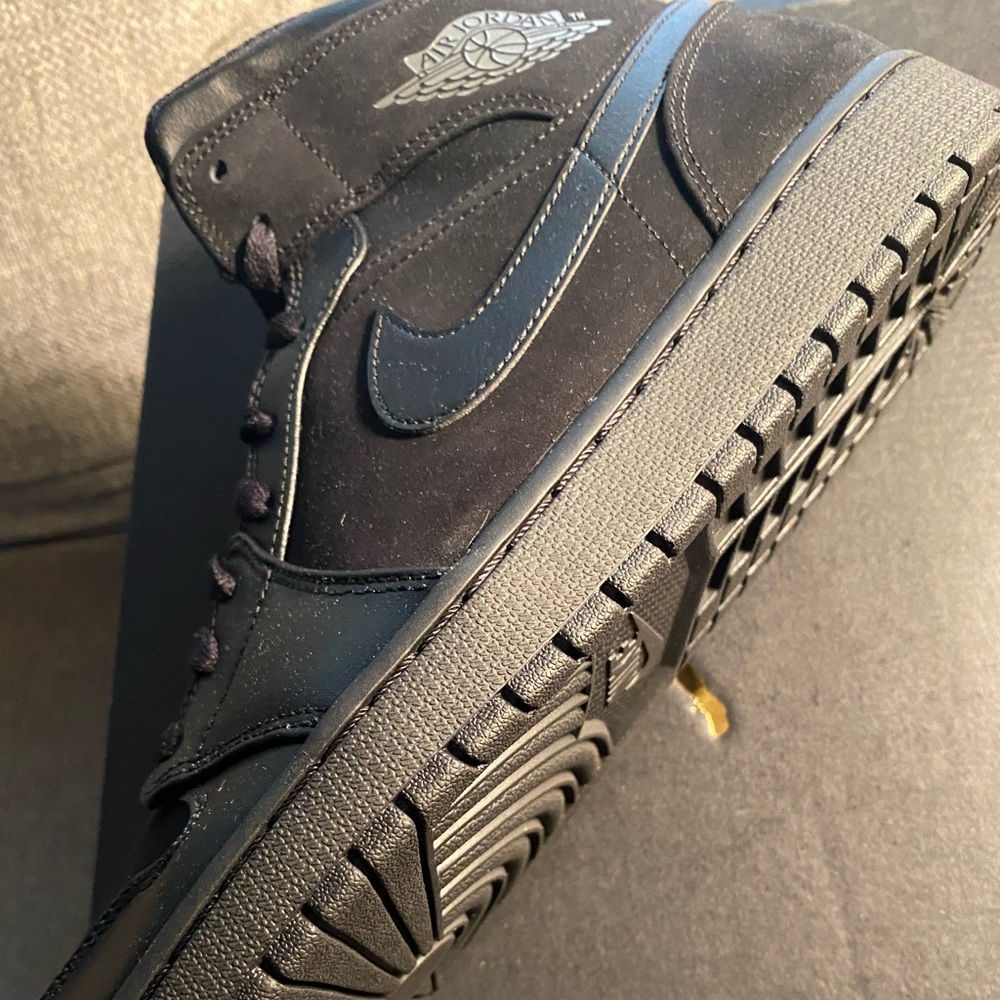 New Air Jordan 1 Mid Black DS